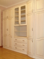 Шафа з вибіленого ясеня для дівчинки