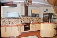  Кухня Прованс. Відтінки зеленого, Фасади масив ясена. Стільниця полімер бетон