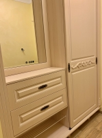 Масив та шпон ясеня різьблені елементи Розсувна Система Albatur фурнітура Blum,обивка натуральна шкіра