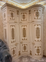 Кабінет в класичному стилі. різьблення, золота патина, поліровані фасади з масиву вільхи.