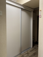 Передпокій у приміщенні з несучою балкою