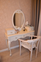 Макіяжний стіл