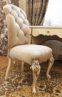 Стул с розочками
