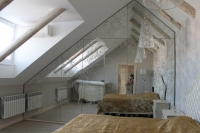 Дзеркальна шафа