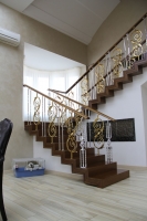 Лестница с ковкой