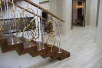 Лестница с ковкой