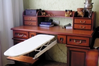 Стіл з дошкою для прасування