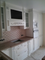 Кухня з телевізором