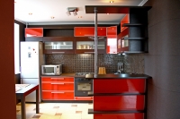 Кухня червона