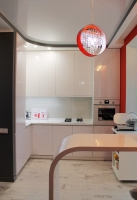 Біла кухня під стелю