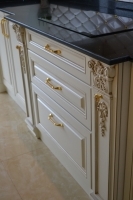 Класична кухня з островом