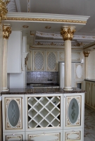 Кухня з колонами