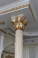 Кухня з колонами