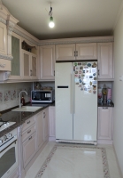 Кухня дерев\'яна рожева