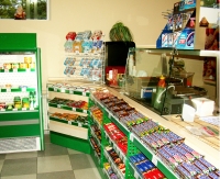 Торгові стелажі снікерсні